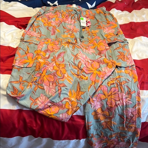 Roxy Pants - Floral Women's Pants Roxy in Orange and Gray NWT